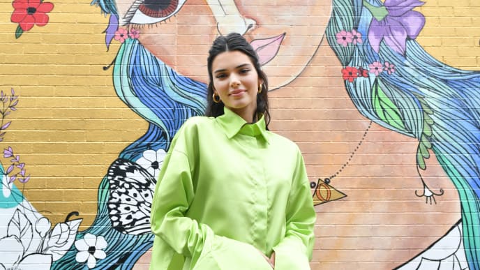 BROOKLYN, NEW YORK - JUNE 20: Proactiv Brand Ambassador Kendall Jenner stops by the #PaintPositivity #BecauseWordsMatter mural in Williamsburg on June 20, 2019 in Brooklyn, New York. (Photo by Craig Barritt/Getty Images for Proactiv) BROOKLYN, NEW YORK - JUNE 20: Proactiv Brand Ambassador Kendall Jenner stops by the #PaintPositivity #BecauseWordsMatter mural in Williamsburg on June 20, 2019 in Brooklyn, New York. (Photo by Craig Barritt/Getty Images for Proactiv)