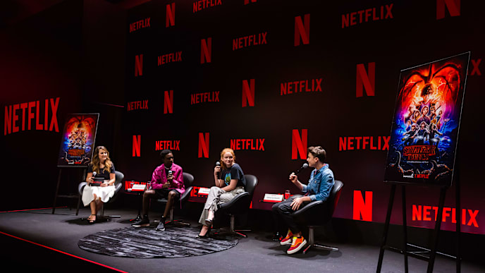 SAO PAULO, BRAZIL - DECEMBER 10: (L-R) Aline Diniz; Caleb Mclaughlin, Sadie Sink and Noah Schnapp attend the Netflix Original Series "Stranger Things" Press Conference on December 10, 2018 in Sao Paulo, Brazil. (Photo by Alexandre Schneider/Getty Images for Netflix ) SAO PAULO, BRAZIL - DECEMBER 10: (L-R) Aline Diniz; Caleb Mclaughlin, Sadie Sink and Noah Schnapp attend the Netflix Original Series "Stranger Things" Press Conference on December 10, 2018 in Sao Paulo, Brazil. (Photo by Alexandre Schneider/Getty Images for Netflix )