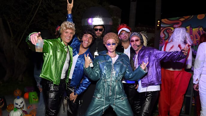 BEVERLY HILLS, CALIFORNIA - OCTOBER 25: Justin Timberlake and Jessica Biel as the microphone and N'Sync attend the 2019 Casamigos Halloween Party on October 25, 2019 at a private residence in Beverly Hills, California. (Photo by Michael Kovac/Getty Images for Casamigos) BEVERLY HILLS, CALIFORNIA - OCTOBER 25: Justin Timberlake and Jessica Biel as the microphone and N'Sync attend the 2019 Casamigos Halloween Party on October 25, 2019 at a private residence in Beverly Hills, California. (Photo by Michael Kovac/Getty Images for Casamigos)