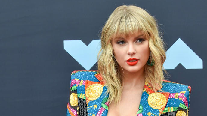 NEWARK, NEW JERSEY - AUGUST 26: Singer Taylor Swift attends the 2019 MTV Video Music Awards red carpet at Prudential Center on August 26, 2019 in Newark, New Jersey. (Photo by Aaron J. Thornton/Getty Images) NEWARK, NEW JERSEY - AUGUST 26: Singer Taylor Swift attends the 2019 MTV Video Music Awards red carpet at Prudential Center on August 26, 2019 in Newark, New Jersey. (Photo by Aaron J. Thornton/Getty Images)