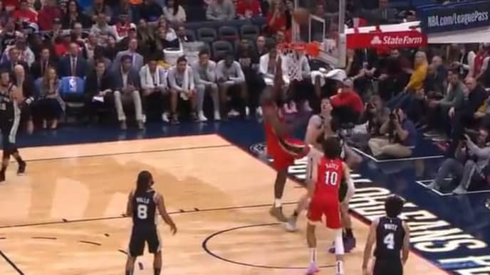 El estreno del novato Williamson como anotador llegó en el segundo cuarto del juego ante los Spurs El estreno del novato Williamson como anotador llegó en el segundo cuarto del juego ante los Spurs