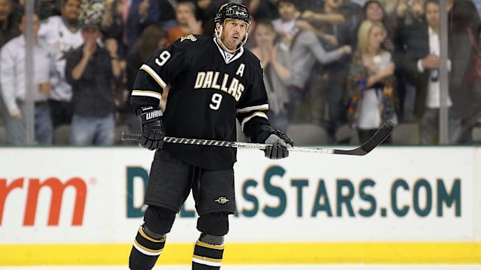 DALLAS - APRIL 08: Center Mike Modano #9 of the Dallas Stars at American Airlines Center on April 8, 2010 in Dallas, Texas. (Photo by Ronald Martinez/Getty Images) DALLAS - APRIL 08: Center Mike Modano #9 of the Dallas Stars at American Airlines Center on April 8, 2010 in Dallas, Texas. (Photo by Ronald Martinez/Getty Images)