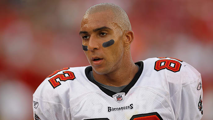 TAMPA, FL - SEPTEMBER 25: Kellen Winslow #82 of the Tampa Bay Buccaneers looks on during a game against the Atlanta Falcons at Raymond James Stadium on September 25, 2011 in Tampa, Florida. (Photo by Mike Ehrmann/Getty Images) TAMPA, FL - SEPTEMBER 25: Kellen Winslow #82 of the Tampa Bay Buccaneers looks on during a game against the Atlanta Falcons at Raymond James Stadium on September 25, 2011 in Tampa, Florida. (Photo by Mike Ehrmann/Getty Images)