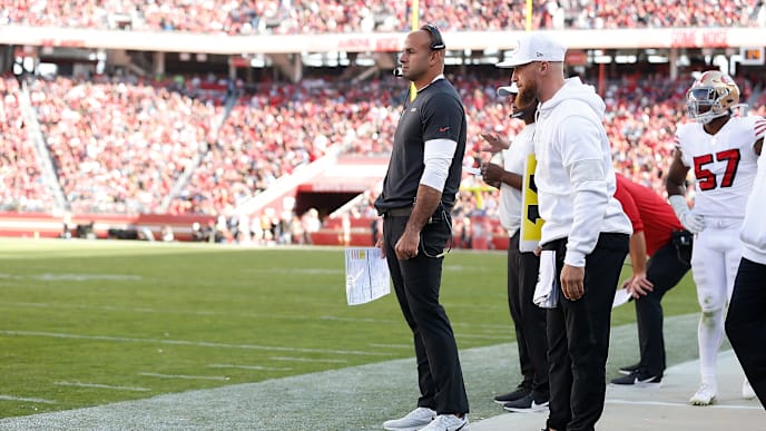 SANTA CLARA, CALIFORNIA - OCTOBER 27: San Francisco 49ers defensive coordinator Robert Saleh looks on from the sideline in the second half against the Carolina Panthers at Levi's Stadium on October 27, 2019 in Santa Clara, California. (Photo by Lachlan Cunningham/Getty Images) SANTA CLARA, CALIFORNIA - OCTOBER 27: San Francisco 49ers defensive coordinator Robert Saleh looks on from the sideline in the second half against the Carolina Panthers at Levi's Stadium on October 27, 2019 in Santa Clara, California. (Photo by Lachlan Cunningham/Getty Images)