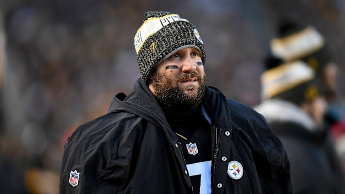 PITTSBURGH, PA - DECEMBER 30: Ben Roethlisberger #7 of the Pittsburgh Steelers looks on in the first quarter during the game against the Cincinnati Bengals at Heinz Field on December 30, 2018 in Pittsburgh, Pennsylvania. (Photo by Joe Sargent/Getty Images) PITTSBURGH, PA - DECEMBER 30: Ben Roethlisberger #7 of the Pittsburgh Steelers looks on in the first quarter during the game against the Cincinnati Bengals at Heinz Field on December 30, 2018 in Pittsburgh, Pennsylvania. (Photo by Joe Sargent/Getty Images)