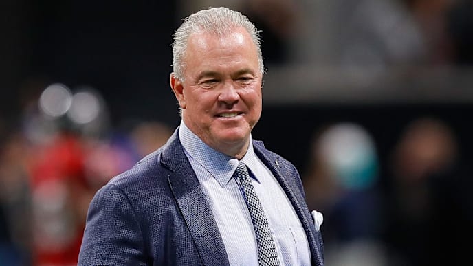 ATLANTA, GA - NOVEMBER 12: Stephen Jones, Executive Vice President, CEO, and Director of Player Personnel for the Dallas Cowboys prior to the game against the Dallas Cowboys at Mercedes-Benz Stadium on November 12, 2017 in Atlanta, Georgia. (Photo by Kevin C. Cox/Getty Images) ATLANTA, GA - NOVEMBER 12: Stephen Jones, Executive Vice President, CEO, and Director of Player Personnel for the Dallas Cowboys prior to the game against the Dallas Cowboys at Mercedes-Benz Stadium on November 12, 2017 in Atlanta, Georgia. (Photo by Kevin C. Cox/Getty Images)