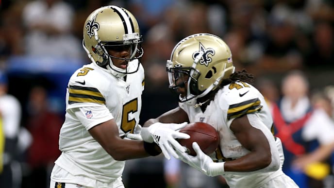 NEW ORLEANS, LOUISIANA - SEPTEMBER 29: Teddy Bridgewater #5 of the New Orleans Saints hands the ball off to Alvin Kamara #41 of the New Orleans Saints during the second half of a NFL game against the Dallas Cowboys at the Mercedes Benz Superdome on September 29, 2019 in New Orleans, Louisiana. (Photo by Sean Gardner/Getty Images) NEW ORLEANS, LOUISIANA - SEPTEMBER 29: Teddy Bridgewater #5 of the New Orleans Saints hands the ball off to Alvin Kamara #41 of the New Orleans Saints during the second half of a NFL game against the Dallas Cowboys at the Mercedes Benz Superdome on September 29, 2019 in New Orleans, Louisiana. (Photo by Sean Gardner/Getty Images)