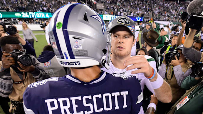 EAST RUTHERFORD, NEW JERSEY - OCTOBER 13: Dak Prescott #4 of the Dallas Cowboys and Sam Darnold #14 of the New York Jets shakes hands after the Jets 24-22 win at MetLife Stadium on October 13, 2019 in East Rutherford, New Jersey. (Photo by Steven Ryan/Getty Images) EAST RUTHERFORD, NEW JERSEY - OCTOBER 13: Dak Prescott #4 of the Dallas Cowboys and Sam Darnold #14 of the New York Jets shakes hands after the Jets 24-22 win at MetLife Stadium on October 13, 2019 in East Rutherford, New Jersey. (Photo by Steven Ryan/Getty Images)