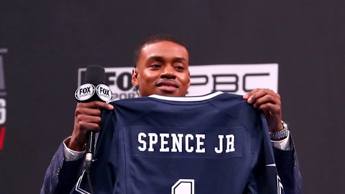 LOS ANGELES, CALIFORNIA - FEBRUARY 16: Errol Spence poses for a photo during the Errol Spence v Mikey Garcia Press Conference at Microsoft Theater on February 16, 2019 in Los Angeles, California. (Photo by Joe Scarnici/Getty Images) LOS ANGELES, CALIFORNIA - FEBRUARY 16: Errol Spence poses for a photo during the Errol Spence v Mikey Garcia Press Conference at Microsoft Theater on February 16, 2019 in Los Angeles, California. (Photo by Joe Scarnici/Getty Images)