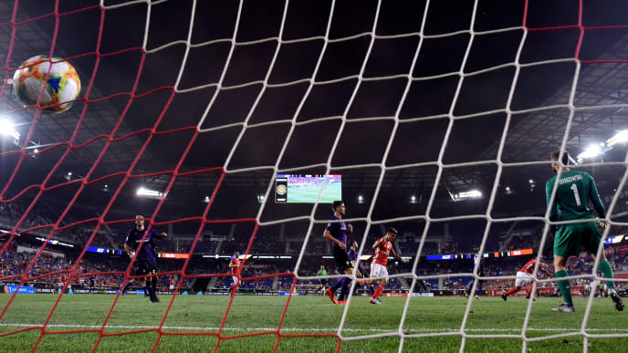 Benfica's Brazilian defender Caio (2-R) celebrates after scoring as Fiorentina's Polish goalkeeper Bartlomiej Dragowski (R) reacts during their 2019 International Champions Cup football match between ACF Fiorentina and Benfica at Red Bull Arena in Harrison, New Jersey on July 24, 2019. (Photo by Johannes EISELE / AFP) (Photo credit should read JOHANNES EISELE/AFP/Getty Images) Benfica's Brazilian defender Caio (2-R) celebrates after scoring as Fiorentina's Polish goalkeeper Bartlomiej Dragowski (R) reacts during their 2019 International Champions Cup football match between ACF Fiorentina and Benfica at Red Bull Arena in Harrison, New Jersey on July 24, 2019. (Photo by Johannes EISELE / AFP) (Photo credit should read JOHANNES EISELE/AFP/Getty Images)