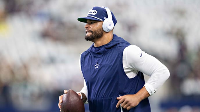 ARLINGTON, TX - OCTOBER 6: Dak Prescott #4 of the Dallas Cowboys warms up before a game against the Green Bay Packers at AT&T Stadium on October 6, 2019 in Arlington, Texas. (Photo by Wesley Hitt/Getty Images) ARLINGTON, TX - OCTOBER 6: Dak Prescott #4 of the Dallas Cowboys warms up before a game against the Green Bay Packers at AT&T Stadium on October 6, 2019 in Arlington, Texas. (Photo by Wesley Hitt/Getty Images)