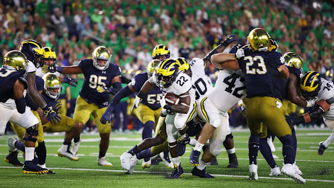 SOUTH BEND, IN - SEPTEMBER 01: Karan Higdon #22 of the Michigan Wolverines carries the ball against the Notre Dame Fighting Irish in the escond quarter at Notre Dame Stadium on September 1, 2018 in South Bend, Indiana. (Photo by Gregory Shamus/Getty Images) SOUTH BEND, IN - SEPTEMBER 01: Karan Higdon #22 of the Michigan Wolverines carries the ball against the Notre Dame Fighting Irish in the escond quarter at Notre Dame Stadium on September 1, 2018 in South Bend, Indiana. (Photo by Gregory Shamus/Getty Images)