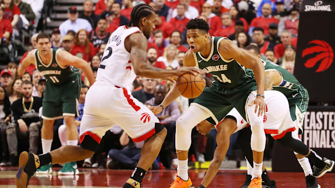 TORONTO, ONTARIO - MAY 21: Giannis Antetokounmpo #34 of the Milwaukee Bucks defends Kawhi Leonard #2 of the Toronto Raptors during the first half in game four of the NBA Eastern Conference Finals at Scotiabank Arena on May 21, 2019 in Toronto, Canada. NOTE TO USER: User expressly acknowledges and agrees that, by downloading and or using this photograph, User is consenting to the terms and conditions of the Getty Images License Agreement. (Photo by Gregory Shamus/Getty Images) TORONTO, ONTARIO - MAY 21: Giannis Antetokounmpo #34 of the Milwaukee Bucks defends Kawhi Leonard #2 of the Toronto Raptors during the first half in game four of the NBA Eastern Conference Finals at Scotiabank Arena on May 21, 2019 in Toronto, Canada. NOTE TO USER: User expressly acknowledges and agrees that, by downloading and or using this photograph, User is consenting to the terms and conditions of the Getty Images License Agreement. (Photo by Gregory Shamus/Getty Images)