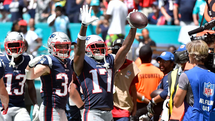 MIAMI, FL - SEPTEMBER 15: Antonio Brown #17 of the New England Patriots celebrates after catching a touchdown in the second quarter of the game against the Miami Dolphins at Hard Rock Stadium on September 15, 2019 in Miami, Florida. (Photo by Eric Espada/Getty Images) MIAMI, FL - SEPTEMBER 15: Antonio Brown #17 of the New England Patriots celebrates after catching a touchdown in the second quarter of the game against the Miami Dolphins at Hard Rock Stadium on September 15, 2019 in Miami, Florida. (Photo by Eric Espada/Getty Images)