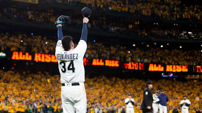 SEATTLE, WA - SEPTEMBER 26: Felix Hernandez #34 of the Seattle Mariners acknowledges cheering fans as he is taken out of the game during his last game with the Seattle Mariners in the sixth inning against the Oakland Athletics at T-Mobile Park on September 26, 2019 in Seattle, Washington. (Photo by Lindsey Wasson/Getty Images) SEATTLE, WA - SEPTEMBER 26: Felix Hernandez #34 of the Seattle Mariners acknowledges cheering fans as he is taken out of the game during his last game with the Seattle Mariners in the sixth inning against the Oakland Athletics at T-Mobile Park on September 26, 2019 in Seattle, Washington. (Photo by Lindsey Wasson/Getty Images)