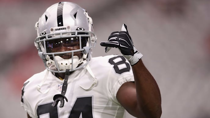 GLENDALE, ARIZONA - AUGUST 15: Wide receiver Antonio Brown #84 of the Oakland Raiders warms up before the NFL preseason game against the Arizona Cardinals at State Farm Stadium on August 15, 2019 in Glendale, Arizona. (Photo by Christian Petersen/Getty Images) GLENDALE, ARIZONA - AUGUST 15: Wide receiver Antonio Brown #84 of the Oakland Raiders warms up before the NFL preseason game against the Arizona Cardinals at State Farm Stadium on August 15, 2019 in Glendale, Arizona. (Photo by Christian Petersen/Getty Images)