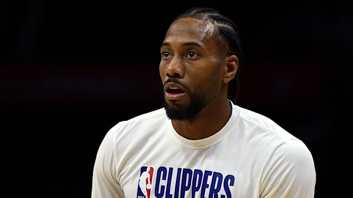 LOS ANGELES, CA - OCTOBER 31: Kawhi Leonard #2 of the Los Angeles Clippers warms up before the basketball game against against San Antonio Spurs at Staples Center on October 31, 2019 in Los Angeles, California. NOTE TO USER: User expressly acknowledges and agrees that, by downloading and/or using this Photograph, user is consenting to the terms and conditions of the Getty Images License Agreement. (Photo by Kevork Djansezian/Getty Images) LOS ANGELES, CA - OCTOBER 31: Kawhi Leonard #2 of the Los Angeles Clippers warms up before the basketball game against against San Antonio Spurs at Staples Center on October 31, 2019 in Los Angeles, California. NOTE TO USER: User expressly acknowledges and agrees that, by downloading and/or using this Photograph, user is consenting to the terms and conditions of the Getty Images License Agreement. (Photo by Kevork Djansezian/Getty Images)