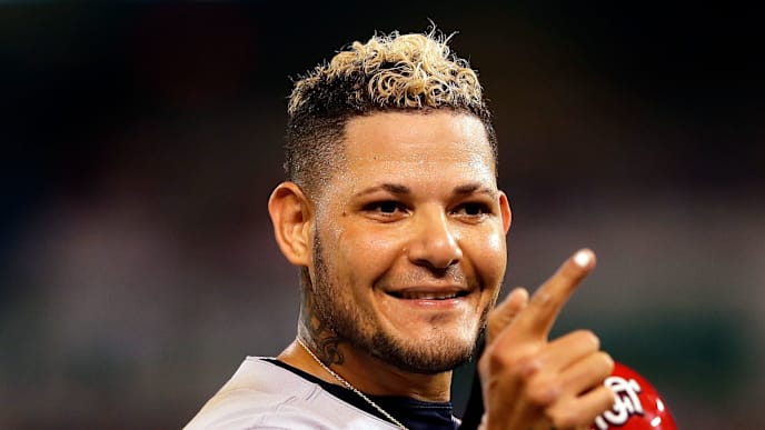 KANSAS CITY, MO - AUGUST 08: Yadier Molina #4 of the St. Louis Cardinals motions toward the dugout during a pitching change in the 5th inning of the the game against the Kansas City Royals at Kauffman Stadium on August 8, 2017 in Kansas City, Missouri. (Photo by Jamie Squire/Getty Images) KANSAS CITY, MO - AUGUST 08: Yadier Molina #4 of the St. Louis Cardinals motions toward the dugout during a pitching change in the 5th inning of the the game against the Kansas City Royals at Kauffman Stadium on August 8, 2017 in Kansas City, Missouri. (Photo by Jamie Squire/Getty Images)