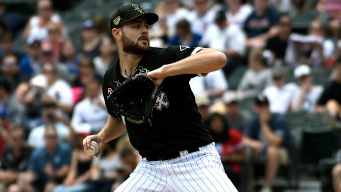 CHICAGO, ILLINOIS - MAY 18: Lucas Giolito #27 of the Chicago White Sox pitches the ball against the Toronto Blue Jays during the first inning at Guaranteed Rate Field on May 18, 2019 in Chicago, Illinois. (Photo by David Banks/Getty Images) CHICAGO, ILLINOIS - MAY 18: Lucas Giolito #27 of the Chicago White Sox pitches the ball against the Toronto Blue Jays during the first inning at Guaranteed Rate Field on May 18, 2019 in Chicago, Illinois. (Photo by David Banks/Getty Images)
