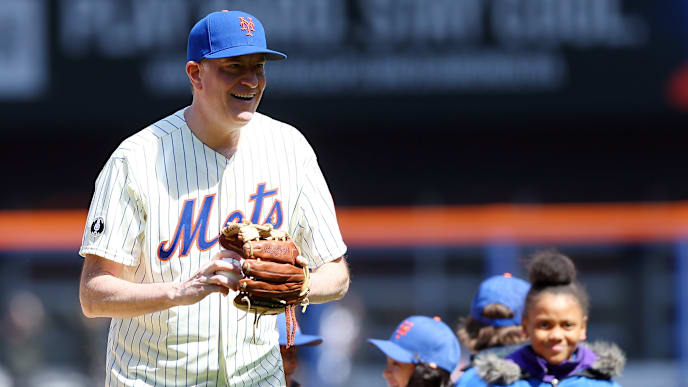 NEW YORK, NY - MARCH 31: New York Mayor Bill de Blasio prepares to throw out the ceremonial first pitch before Opening Day on March 31, 2014 at Citi Field in the Flushing neighborhood of the Queens borough of New York City.The New York Mets take on the Washington Nationals in their home opener. (Photo by Elsa/Getty Images) NEW YORK, NY - MARCH 31: New York Mayor Bill de Blasio prepares to throw out the ceremonial first pitch before Opening Day on March 31, 2014 at Citi Field in the Flushing neighborhood of the Queens borough of New York City.The New York Mets take on the Washington Nationals in their home opener. (Photo by Elsa/Getty Images)