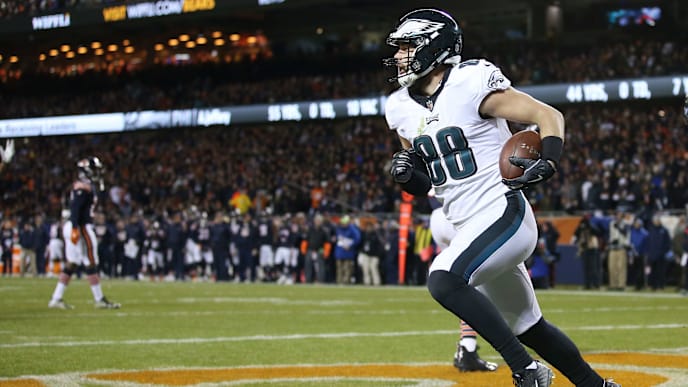 CHICAGO, ILLINOIS - JANUARY 06: Dallas Goedert #88 of the Philadelphia Eagles scores a touchdown against the Chicago Bears in the third quarter of the NFC Wild Card Playoff game at Soldier Field on January 06, 2019 in Chicago, Illinois. (Photo by Dylan Buell/Getty Images) CHICAGO, ILLINOIS - JANUARY 06: Dallas Goedert #88 of the Philadelphia Eagles scores a touchdown against the Chicago Bears in the third quarter of the NFC Wild Card Playoff game at Soldier Field on January 06, 2019 in Chicago, Illinois. (Photo by Dylan Buell/Getty Images)