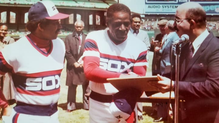 Chicago White Sox honor Minoso by wearing No. 9