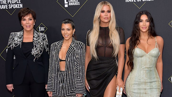 2019 E! People's Choice Awards - Social Crops