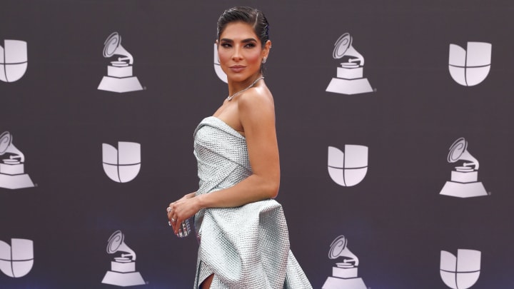 Alejandra Espinoza durante la alfombra roja de los Latin Grammy