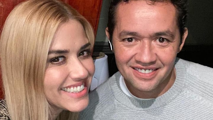 Parejita Lopez y Yulianna Peniche posando para sus redes sociales