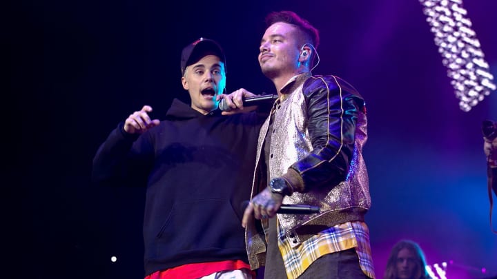 J Balvin y Justin Bieber cantando juntos en  Calibash (2016)