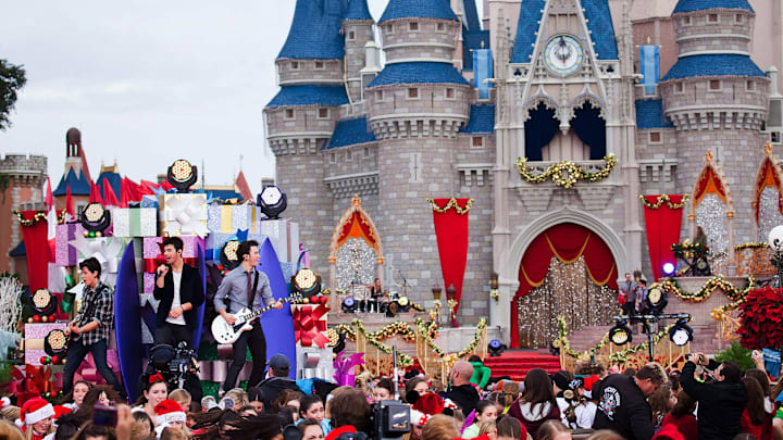 Celebrities Attend "Disney Parks Christmas Day Parade" 2009