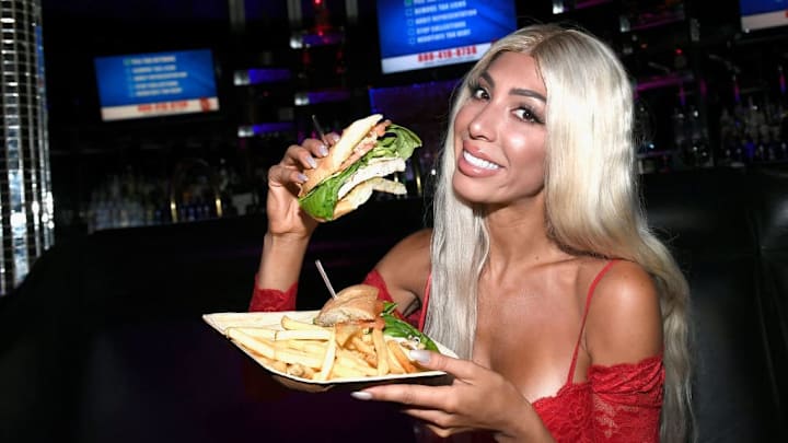 Farrah Abraham Visits Crazy Horse 3 For Expansion And Culinary Reveal