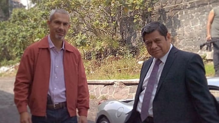 Luis Gerardo Rivera y Jorge Navarro en el set de Sin miedo a la verdad. 