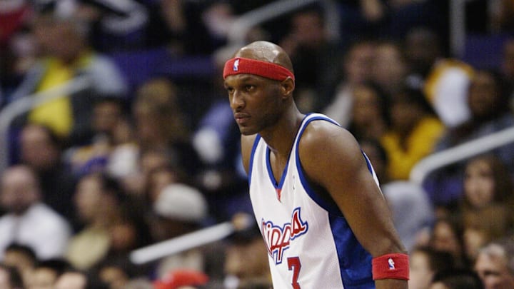 Odom waits to check in