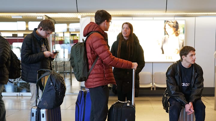 Jóvenes buscan viajar a precios económicos por el Coronavirus Jóvenes buscan viajar a precios económicos por el Coronavirus