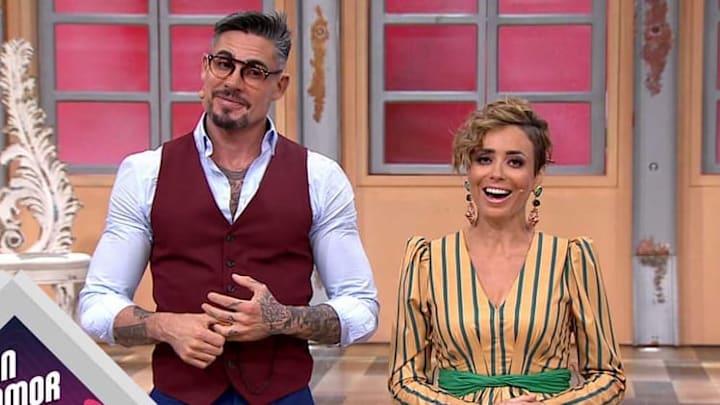 Conductores de Enamorándonos en el foro de TV Azteca
