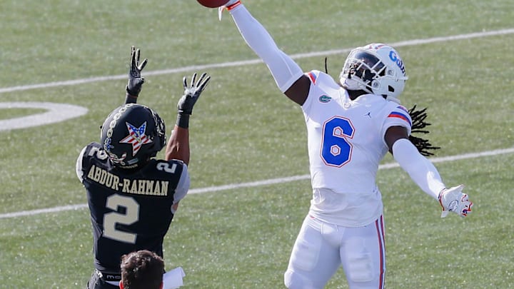 NASHVILLE, TENNESSEE – NOVEMBER 21: Shawn Davis #6 of the Florida Gators jumps to block a pass intended for Amir Abdur-Rahman #2 of the Vanderbilt Commodores during the first half at Vanderbilt Stadium on November 21, 2020 in Nashville, Tennessee. (Photo by Frederick Breedon/Getty Images)