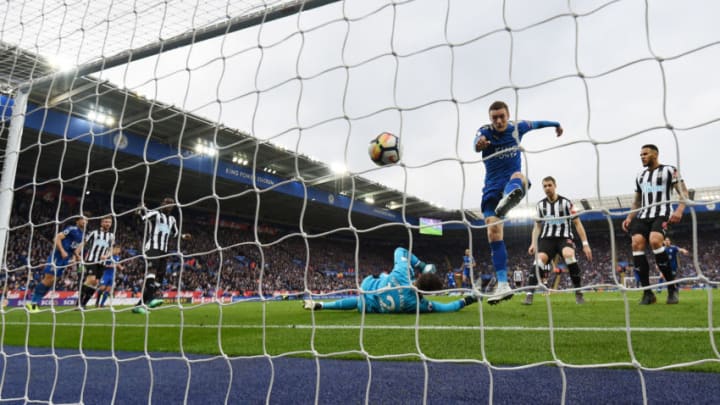 LEICESTER, ENGLAND - APRIL 07: Jamie Vardy of Leicester City scores his side's first goal during the Premier League match between Leicester City and Newcastle United at The King Power Stadium on April 7, 2018 in Leicester, England. (Photo by Ross Kinnaird/Getty Images)