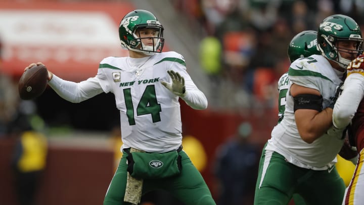 LANDOVER, MD – NOVEMBER 17: Sam Darnold #14 of the New York Jets attempts a pass against the Washington Redskins during the second half at FedExField on November 17, 2019 in Landover, Maryland. (Photo by Scott Taetsch/Getty Images)