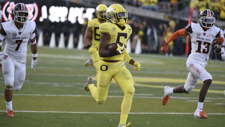 EUGENE, OR – SEPTEMBER 01: Running back Taj Griffin #5 of the Oregon Ducks breaks free for a long touchdown run during the third quarter of the qame against the Bowling Green Falcons at Autzen Stadium on September 1, 2018 in Eugene, Oregon. (Photo by Steve Dykes/Getty Images)