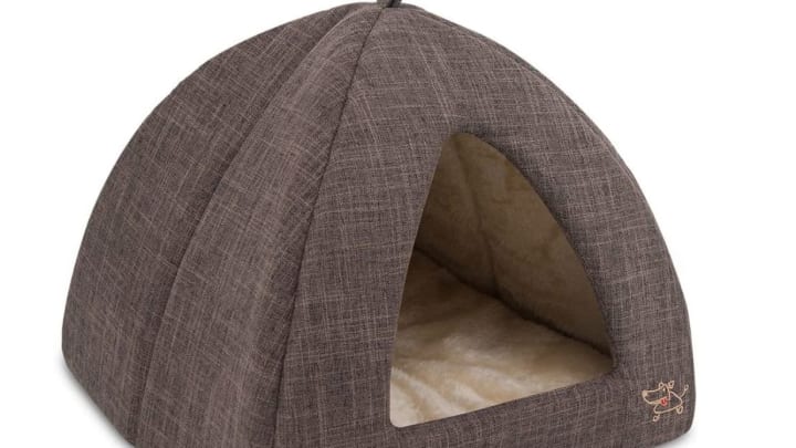 Discover Best Pet Supplies Inc.'s dog tent bed on Amazon.