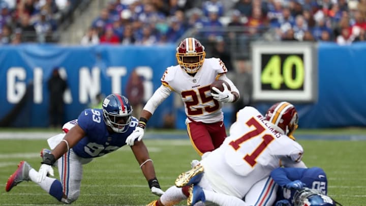 EAST RUTHERFORD, NJ - OCTOBER 28: B.J. Goodson #93 of the New York Giants dives in attempt to tackle Chris Thompson #25 of the Washington Redskins during the first quarter at MetLife Stadium on October 28, 2018 in East Rutherford, New Jersey. (Photo by Al Bello/Getty Images)