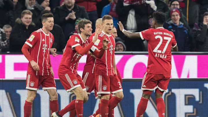 MUNICH, GERMANY - FEBRUARY 10: Robert Lewandowski of FC Bayern Muenchen celebrates with team mates after scoring his team's first goal during the Bundesliga match between FC Bayern Muenchen and FC Schalke 04 at Allianz Arena on February 10, 2018 in Munich, Germany. (Photo by Boris Streubel/Getty Images)