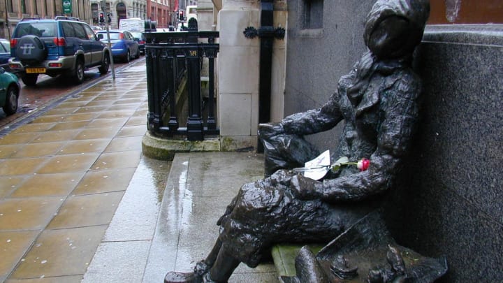 397930 05: (UK OUT) A single red rose sits on a statue of Eleanor Rigby, the subject of the Beatles song, following the death of former Beatles guitarist and singer George Harrison November 30, 2001 in Liverpool, England. Harrison, 58, died in Los Angeles after a long battle against cancer, a family friend said. (Photo by James Simpson/BWP Media/Getty Images)