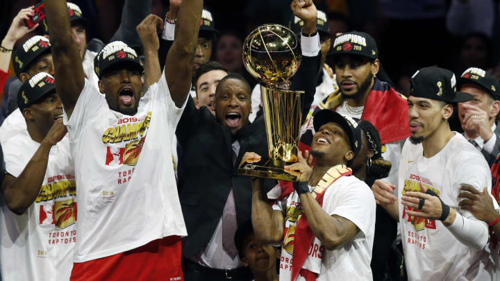 OAKLAND, CALIFORNIA – JUNE 13: Kawhi Leonard #2 of the Toronto Raptors celebrates with the Larry O’Brien Championship Trophy after his team defeated the Golden State Warriors to win Game Six of the 2019 NBA Finals at ORACLE Arena on June 13, 2019 in Oakland, California. NOTE TO USER: User expressly acknowledges and agrees that, by downloading and or using this photograph, User is consenting to the terms and conditions of the Getty Images License Agreement. (Photo by Lachlan Cunningham/Getty Images)