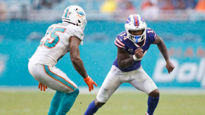 MIAMI GARDENS, FLORIDA – SEPTEMBER 19: Stefon Diggs #14 of the Buffalo Bills in action against Xavien Howard #25 of the Miami Dolphins during the second half at Hard Rock Stadium on September 19, 2021 in Miami Gardens, Florida. (Photo by Michael Reaves/Getty Images)