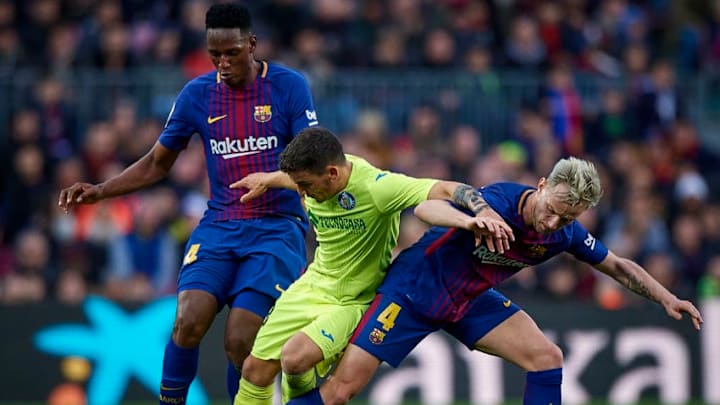 BARCELONA, SPAIN - FEBRUARY 11: Yerry Mina (L) and Ivan Rakitic (R) of Barcelona competes for the ball with Mauro Arambarri (C) of Getafe during the La Liga match between Barcelona and Getafe at Camp Nou on February 11, 2018 in Barcelona, Spain. (Photo by Quality Sport Images/Getty Images)