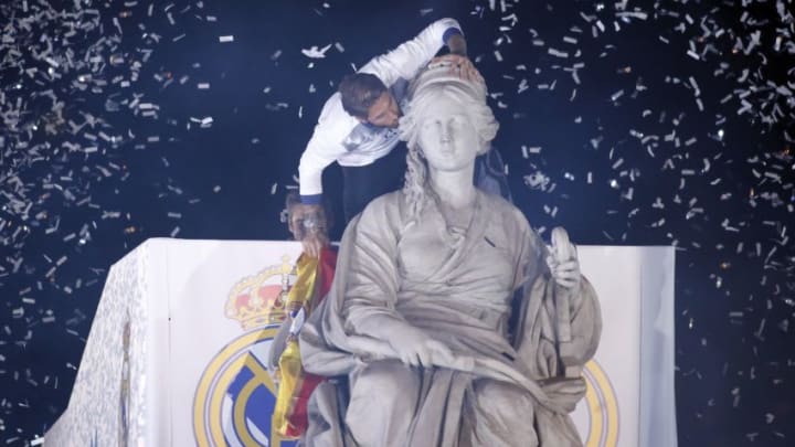 MADRID, SPAIN - MAY 21:Sergio Ramos of Real Madrid during celebrations at Cibeles Fountain after winning the 2016/17 Spanish football league, at Madrid on May 21, 2017. (Photo by Guillermo Martinez/Anadolu Agency/Getty Images)