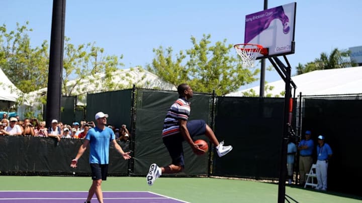 KEY BISCAYNE, FL - MARCH 27: Andy Roddick and Dwyane Wade of the Miami Heat play a game of H.O.R.S.E during day five of the 2010 Sony Ericsson Open at Crandon Park Tennis Center on March 27, 2010 in Key Biscayne, Florida. (Photo by Al Bello/Getty Images)