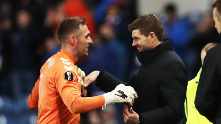 GLASGOW, SCOTLAND - NOVEMBER 29: Allan McGregor of Rangers reacts with Rangers manager Steven Gerrard during the UEFA Europa League Group G match between Rangers and Villarreal CF at Ibrox Stadium on November 29, 2018 in Glasgow, United Kingdom. (Photo by Ian MacNicol/Getty Images)